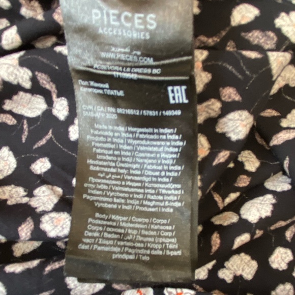 Pieces Black White Floral Flutter Long Sleeve Smocked Mock Neck Dress-Sz-XL - Picture 14 of 16